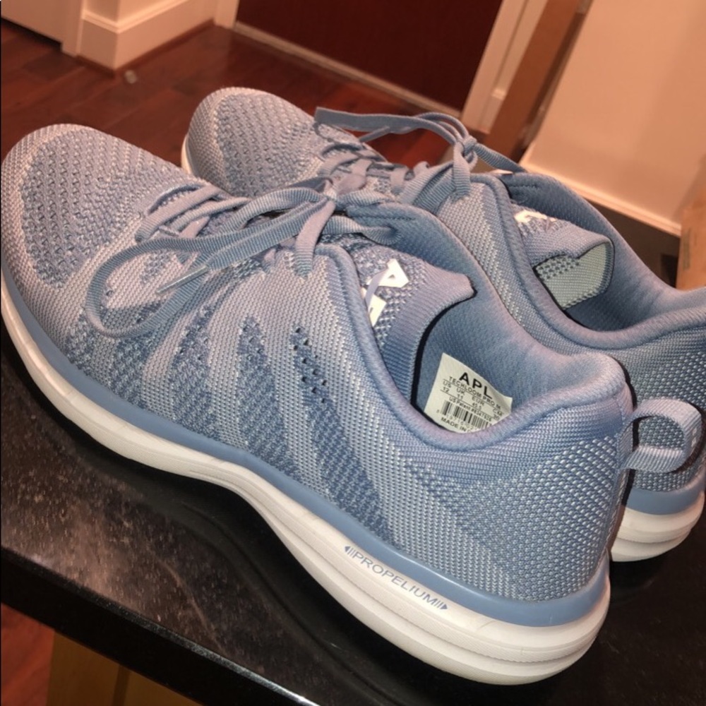 Size 12 Like New Apls. - image 1